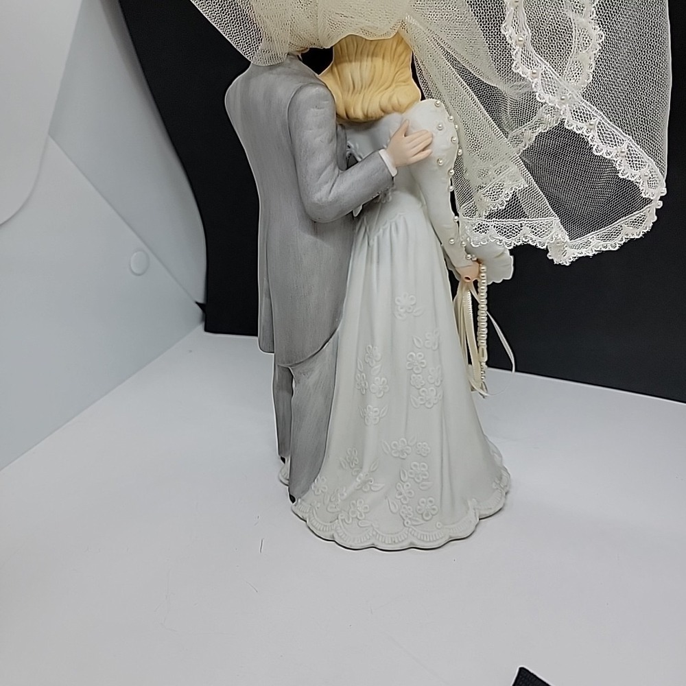 Vintage EHW 1987 Porcelain Bride And Groom Figurine Music Box Wedding March - Picture 6 of 10